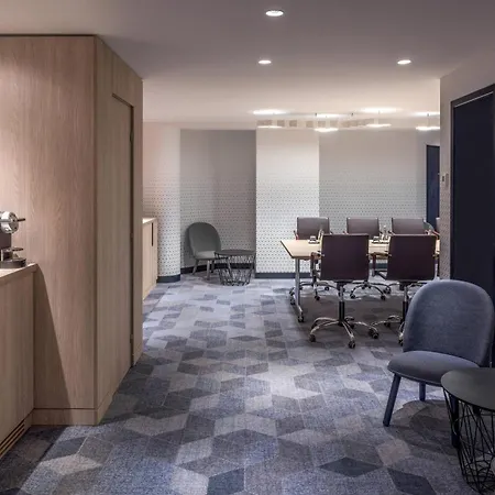 Courtyard by Marriott Paris Roissy Charles de Gaulle Airport-3